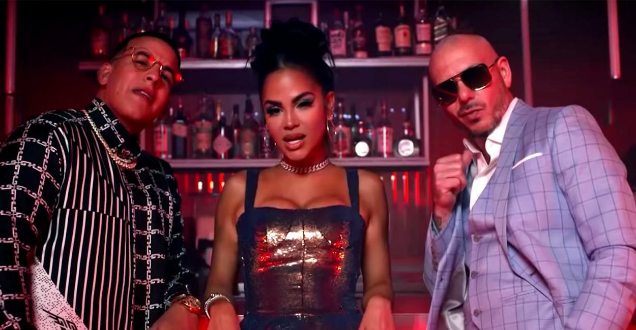 скачать клип Daddy Yankee ft. Pitbull - Hot